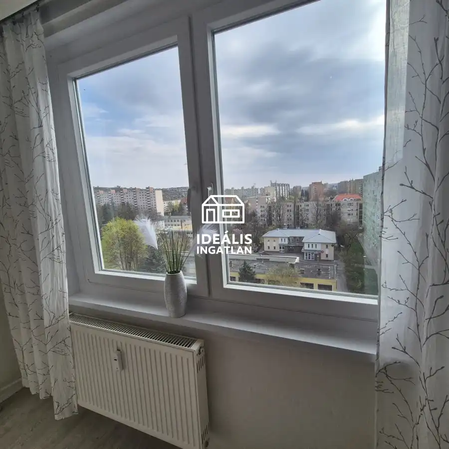 eladó panellakás, Eger